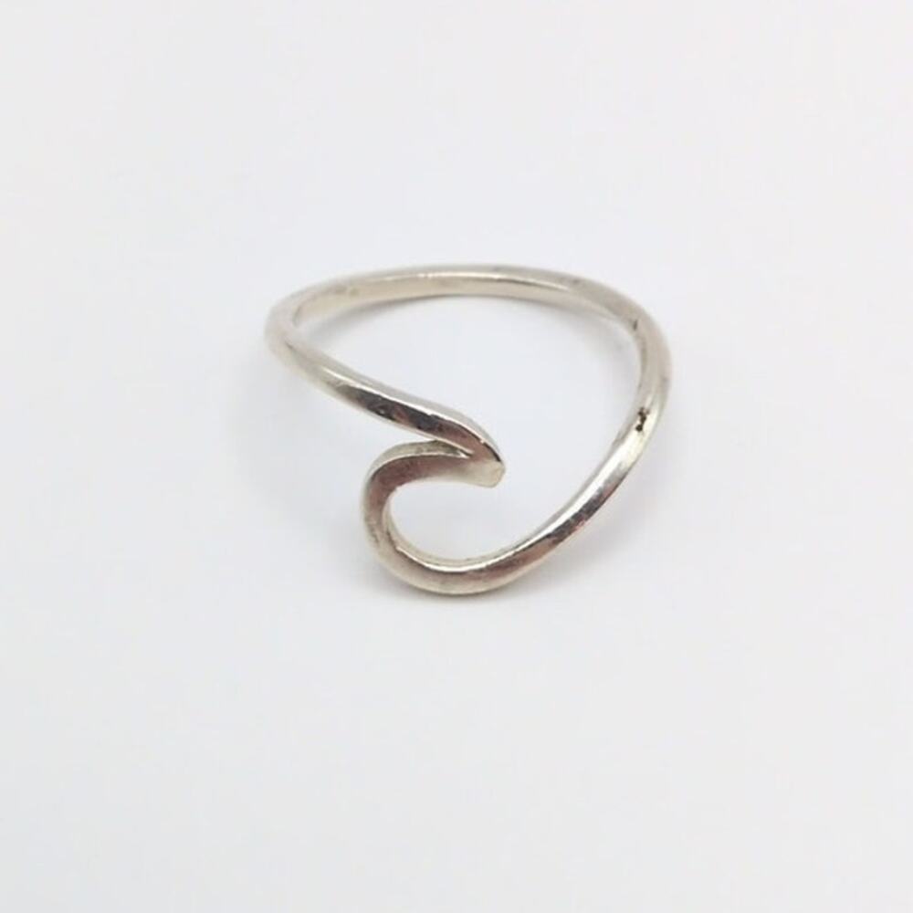 Sterling Silver 925 Thin Band Minimalist Ocean Wave Ring Size 6